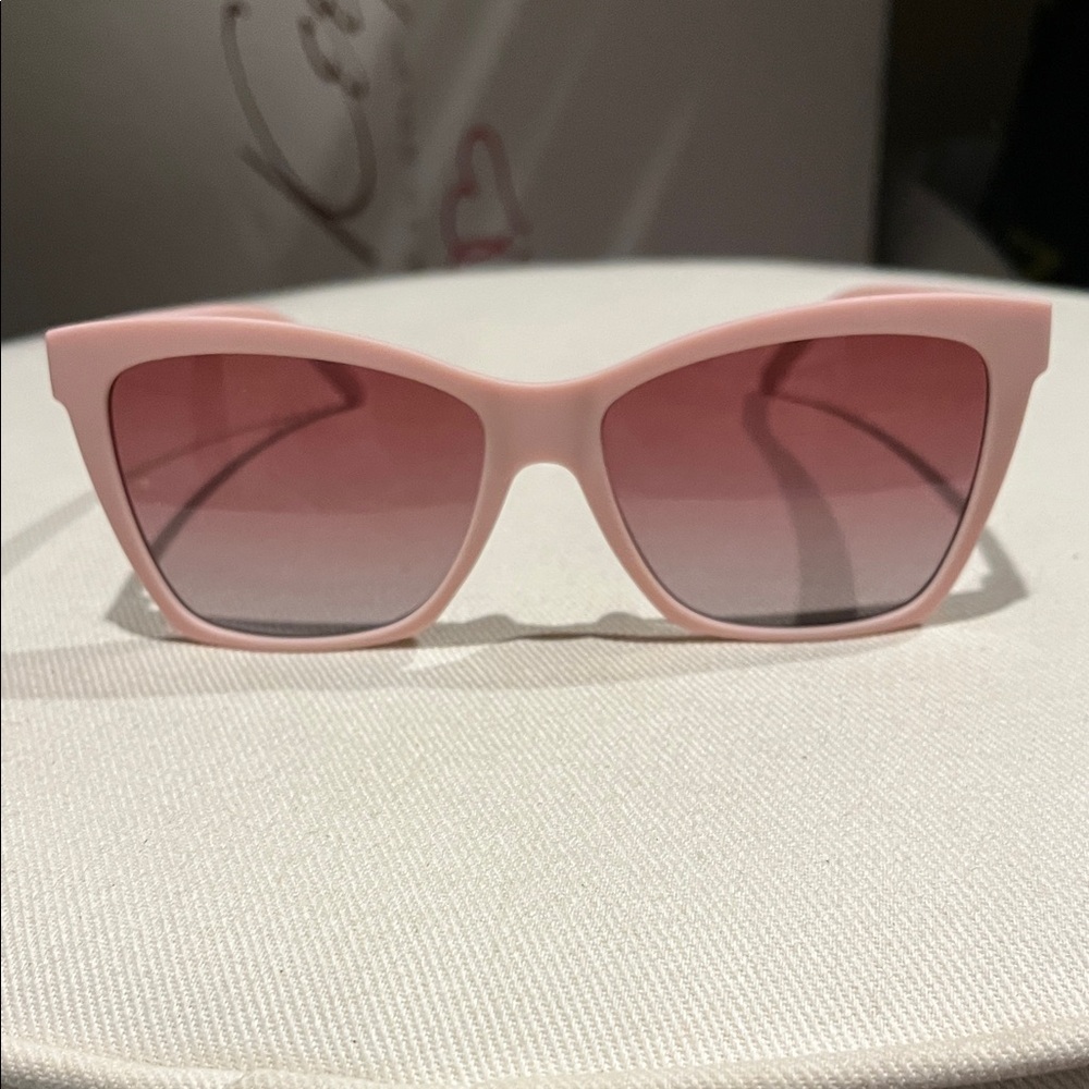 Brand new unworn Goodr Pop G sunglasses